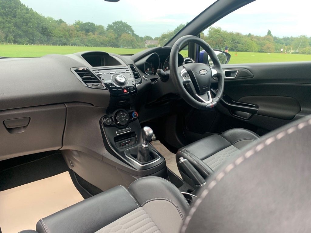 Used Ford Fiesta 2016 for sale - 76537014: Photo 2