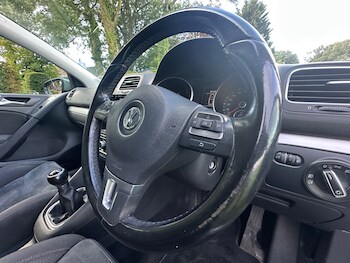 Used Volkswagen Golf 2010 for sale - 76539231: Photo