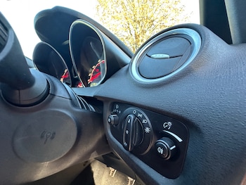 Used Ford Fiesta 2015 for sale - 76539232: Photo