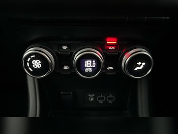 Used Renault Captur 2020 for sale - 77889302: Photo