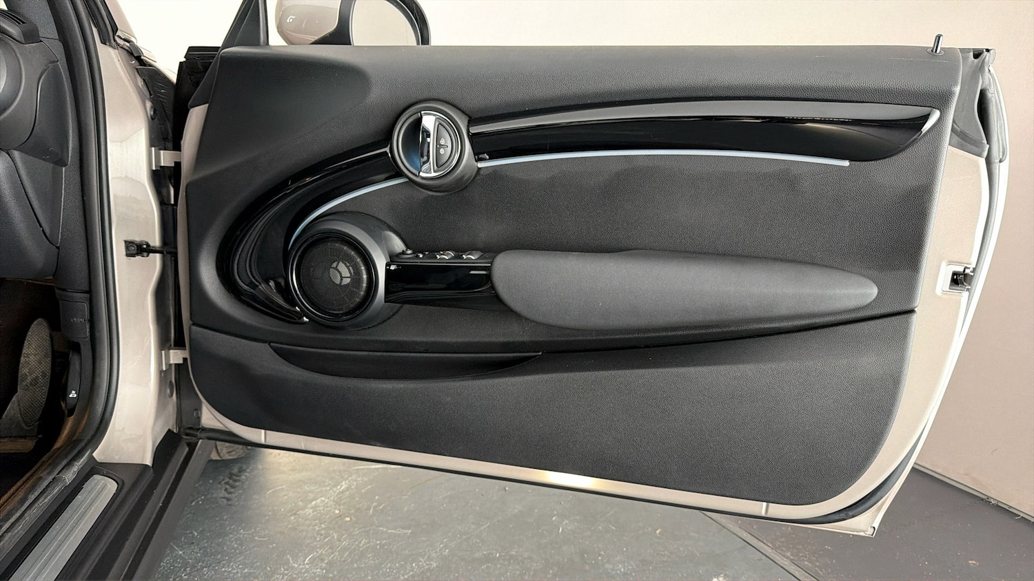 Used MINI Convertible 2023 for sale - 77889681: Photo 6