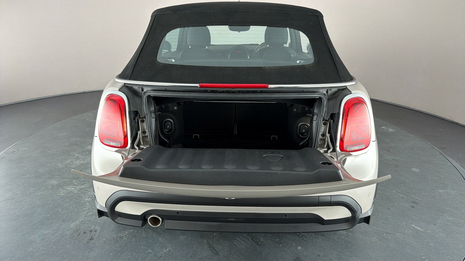 Used MINI Convertible 2023 for sale - 77889681: Photo 8