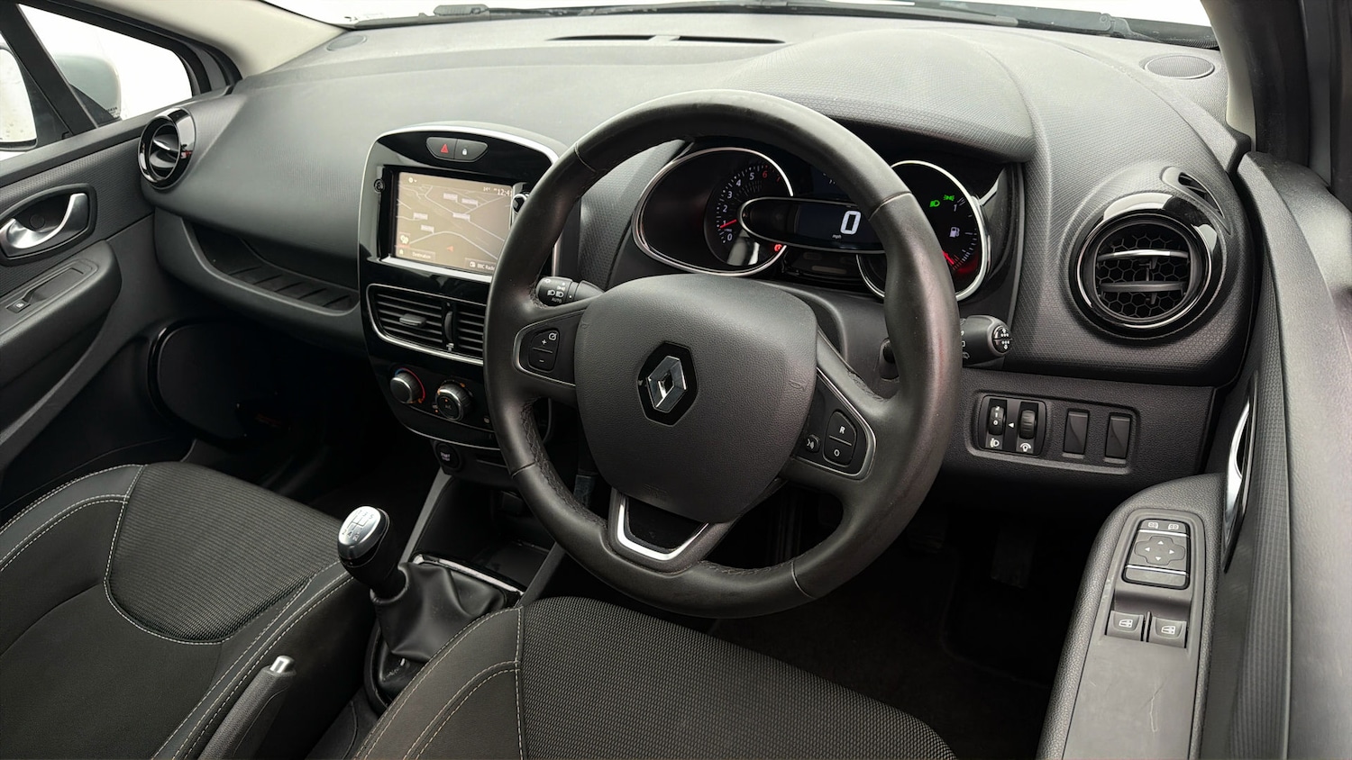 Used Renault Clio 2018 for sale - 78037357: Photo 9