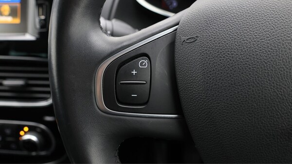Used Renault Clio 2019 for sale - 76295773: Photo 24