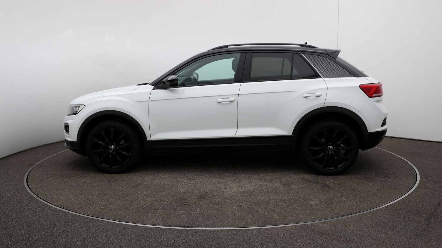 Used Volkswagen T-Roc for sale - 76815284: Photo 56