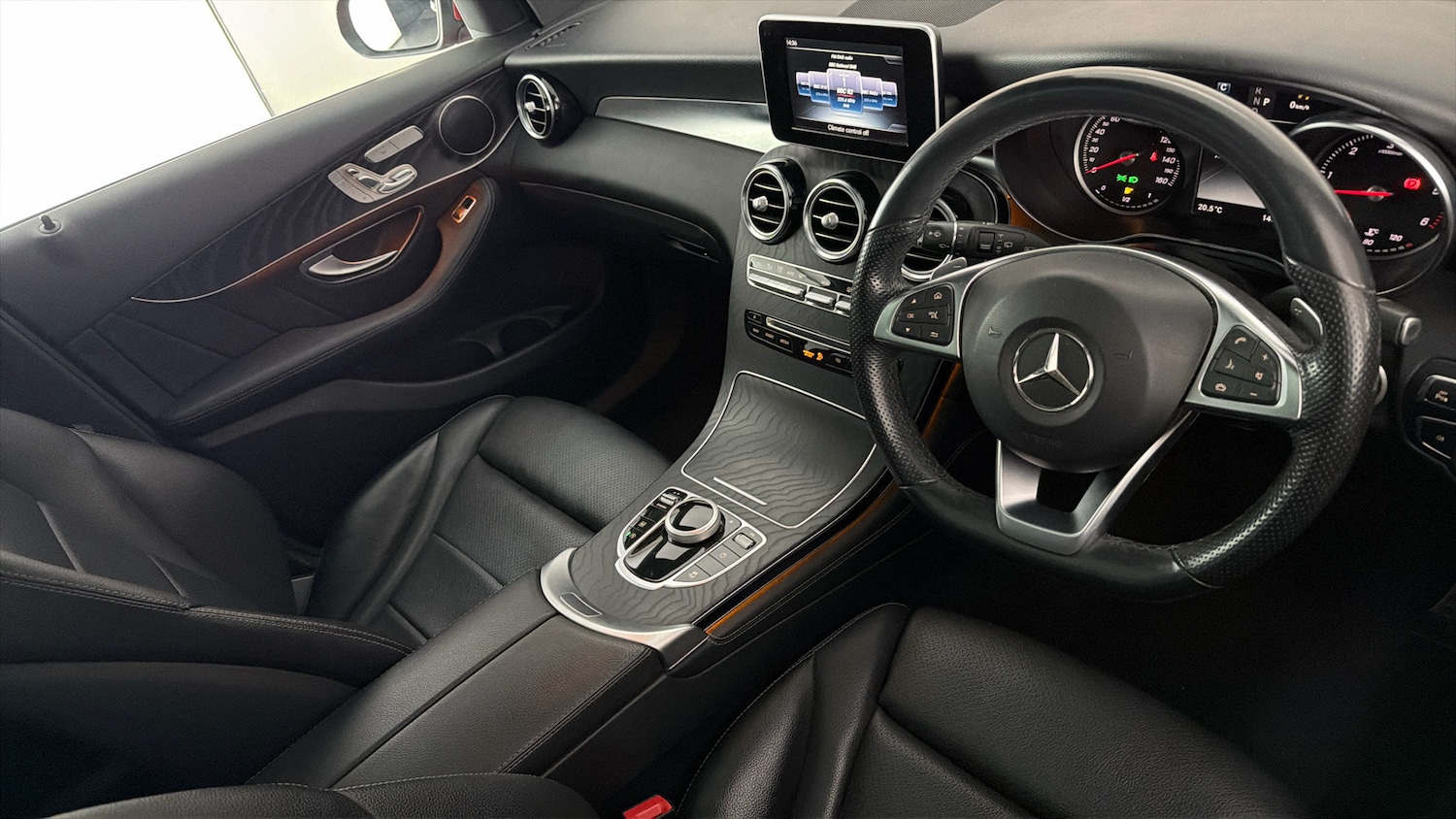 Used Mercedes-Benz GLC 2018 for sale - 77947229: Photo 9