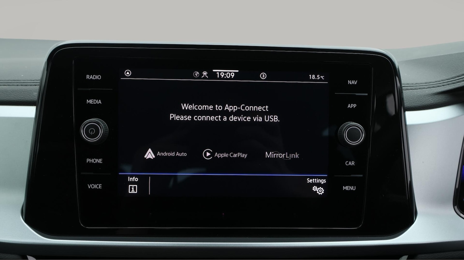 Used Volkswagen T-Roc 2023 for sale - 76431827: Photo 22