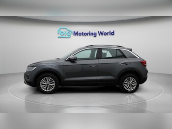 Used Volkswagen T-Roc 2023 for sale - 76431827: Photo