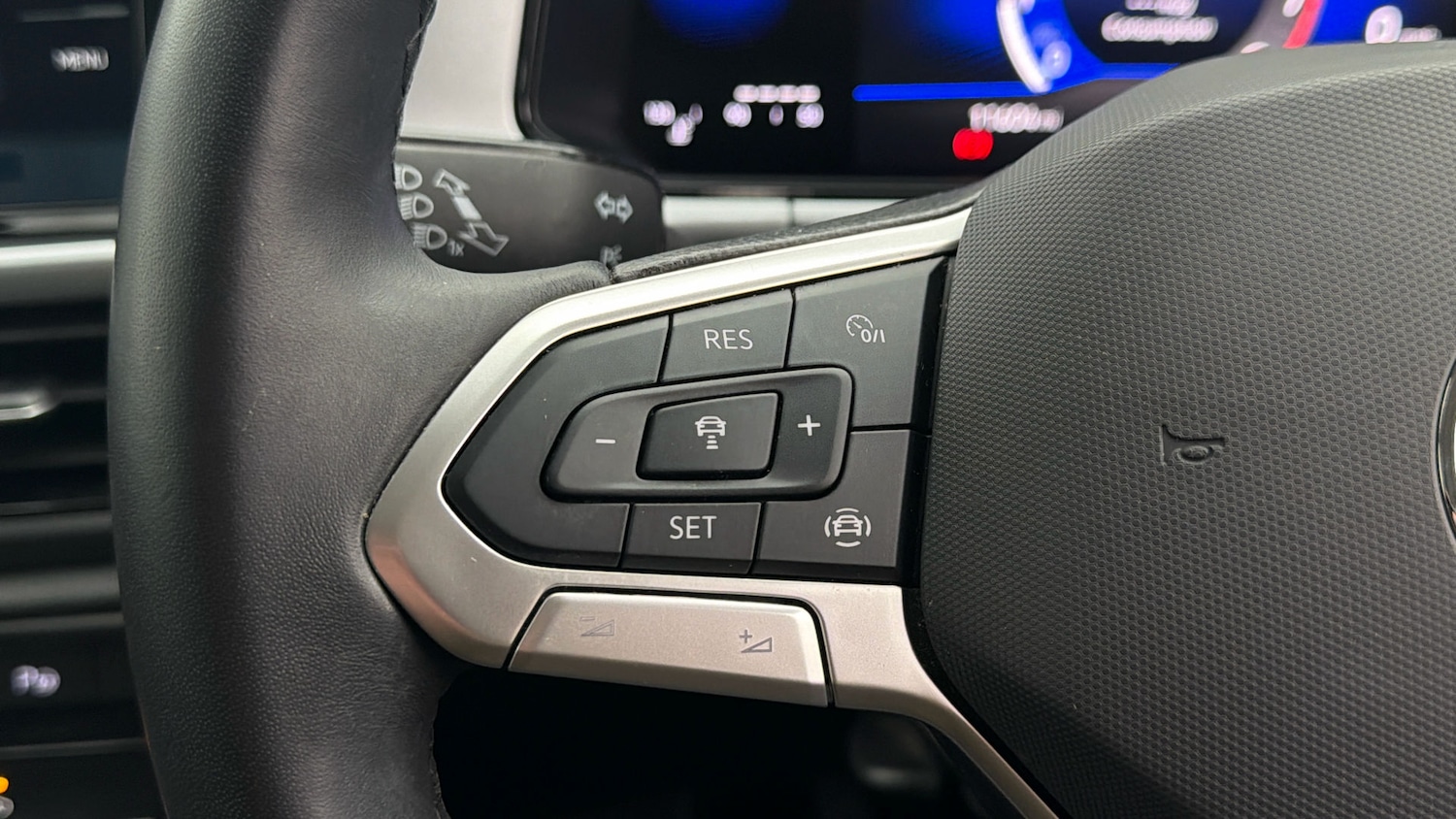 Used Volkswagen T-Roc 2023 for sale - 78052626: Photo 23