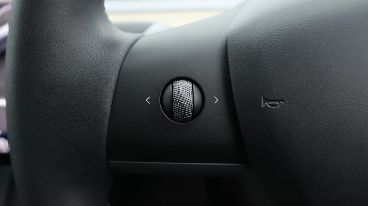 Used Tesla Model Y 2023 for sale - 76214520: Photo 24