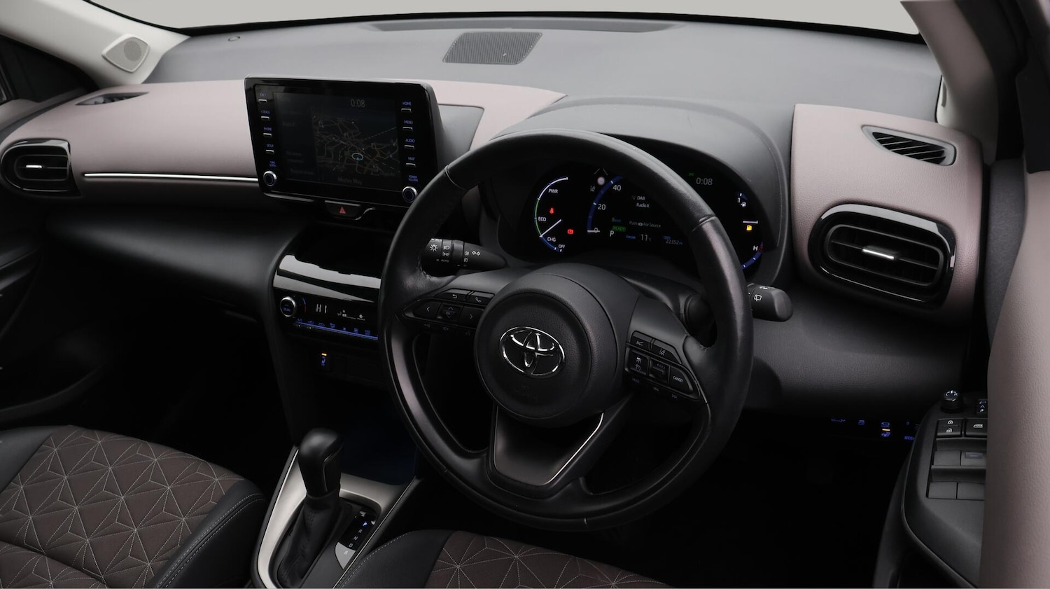 Used Toyota Yaris Cross 2023 for sale - 76714296: Photo 10