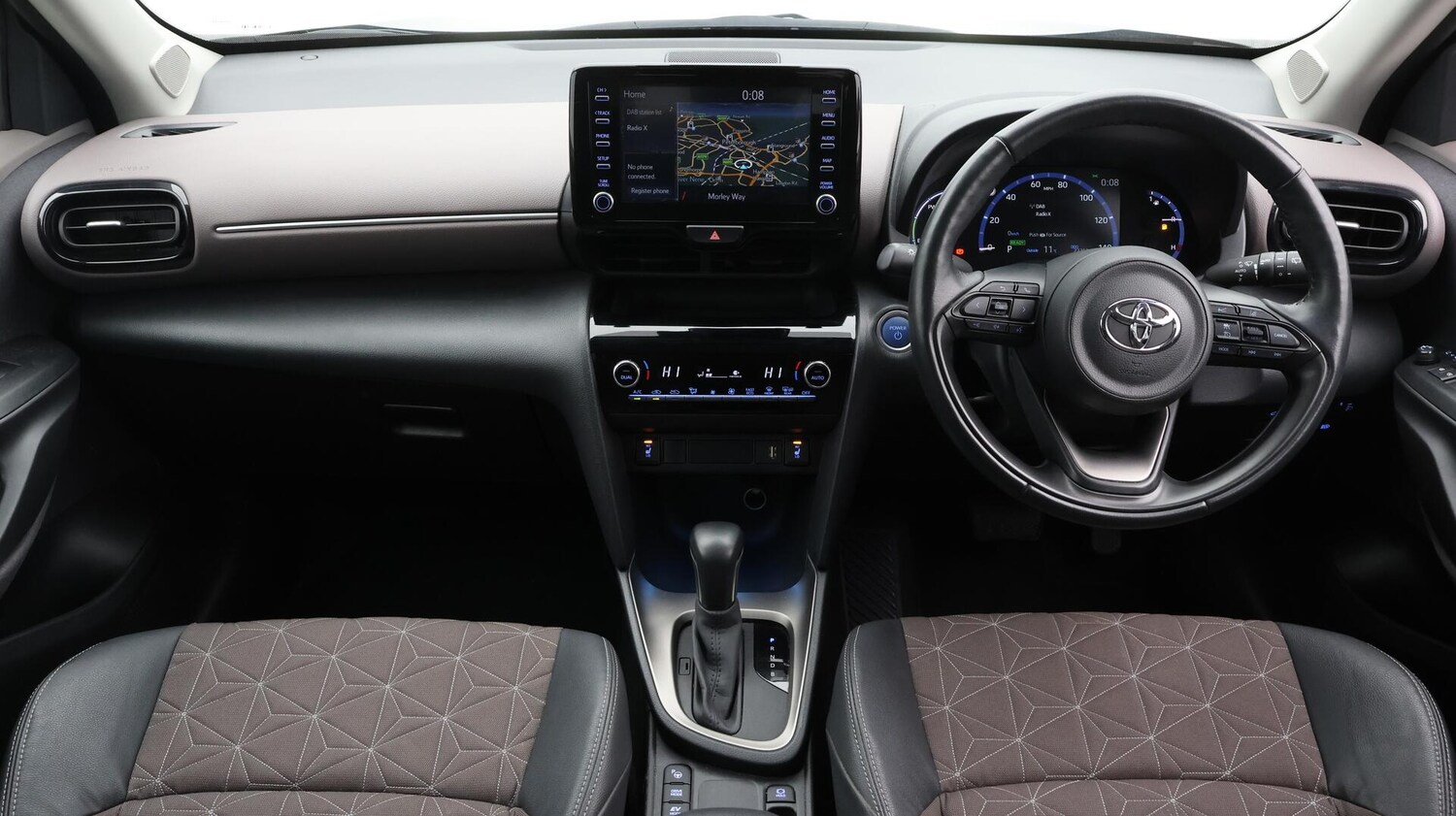 Used Toyota Yaris Cross 2023 for sale - 76714296: Photo 14