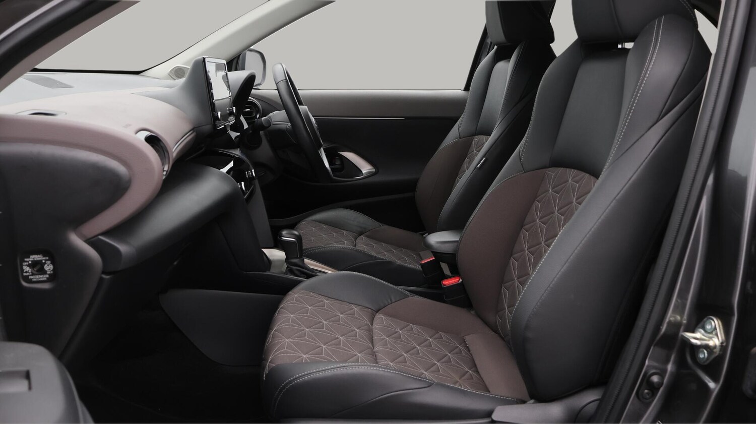 Used Toyota Yaris Cross 2023 for sale - 76714296: Photo 15