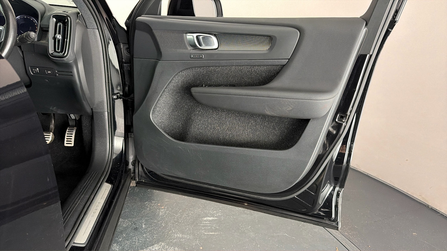 Used Volvo XC40 2021 for sale - 77997765: Photo 14