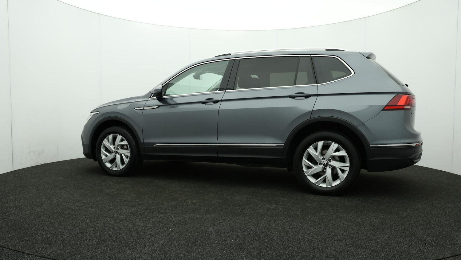 Used Volkswagen Tiguan Allspace 2024 for sale - 76512163: Photo 76