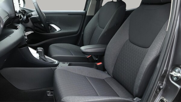 Used Toyota Yaris 2021 for sale - 76121800: Photo 15