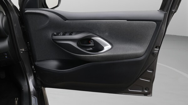 Used Toyota Yaris 2021 for sale - 76121800: Photo 16
