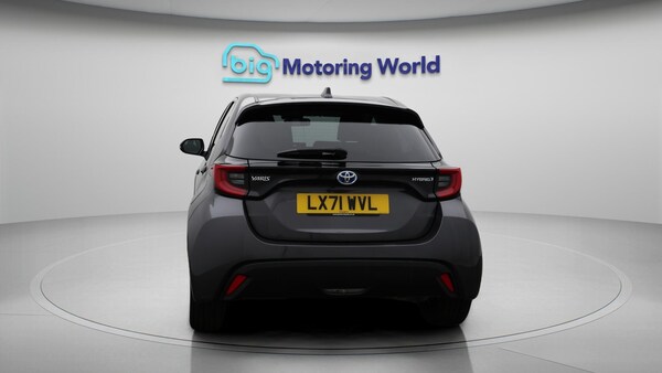 Used Toyota Yaris 2021 for sale - 76121800: Photo 7