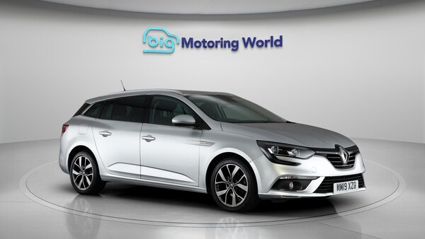 Used Renault Megane 2019 for sale - 76250919: Photo 2