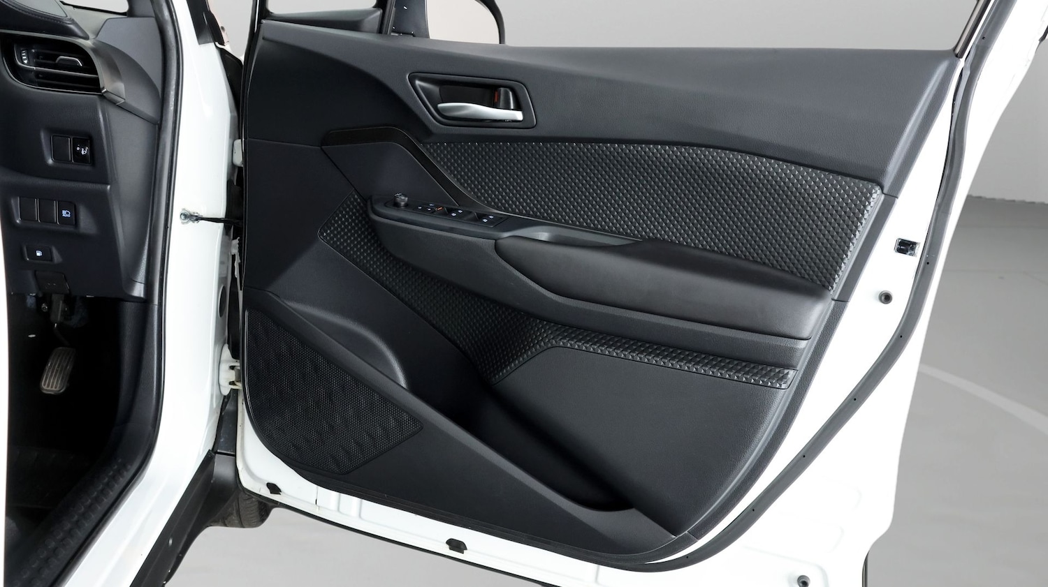 Used Toyota C-HR 2019 for sale - 77581888: Photo 15