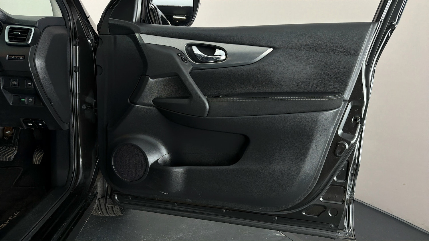 Used Nissan Qashqai 2017 for sale - 77703051: Photo 15