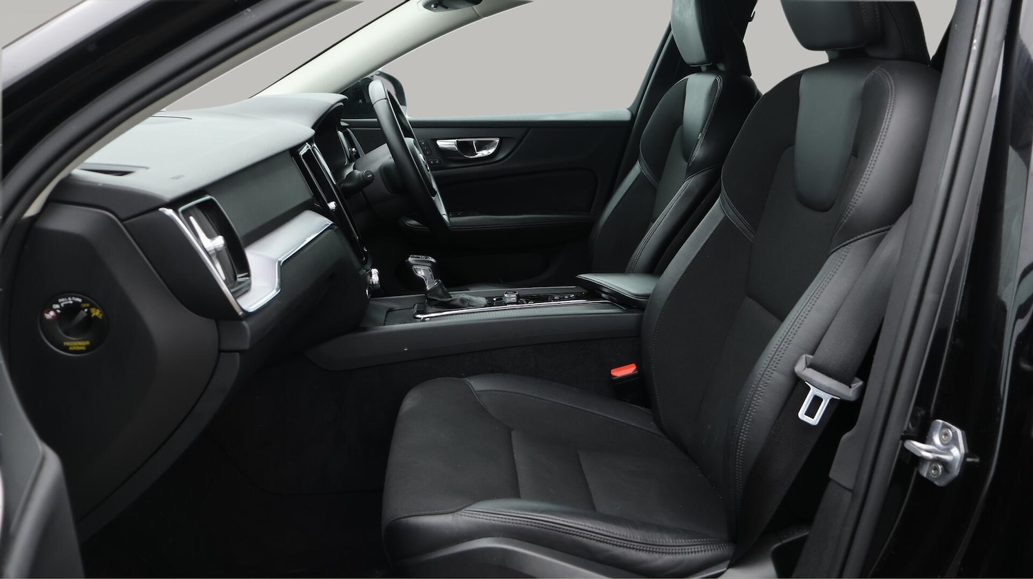 Used Volvo V60 2019 for sale - 76572872: Photo 15