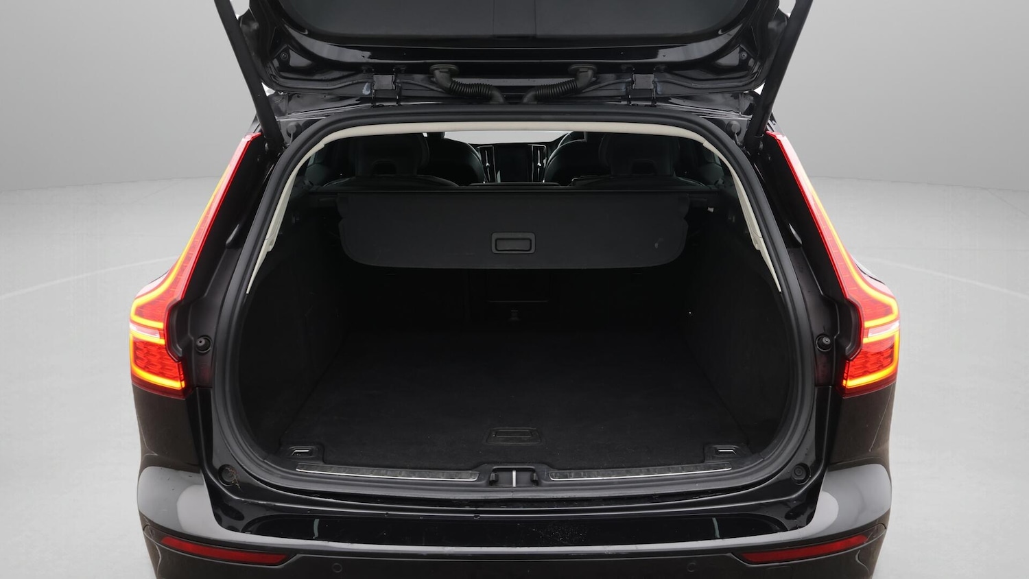 Used Volvo V60 2019 for sale - 76572872: Photo 18