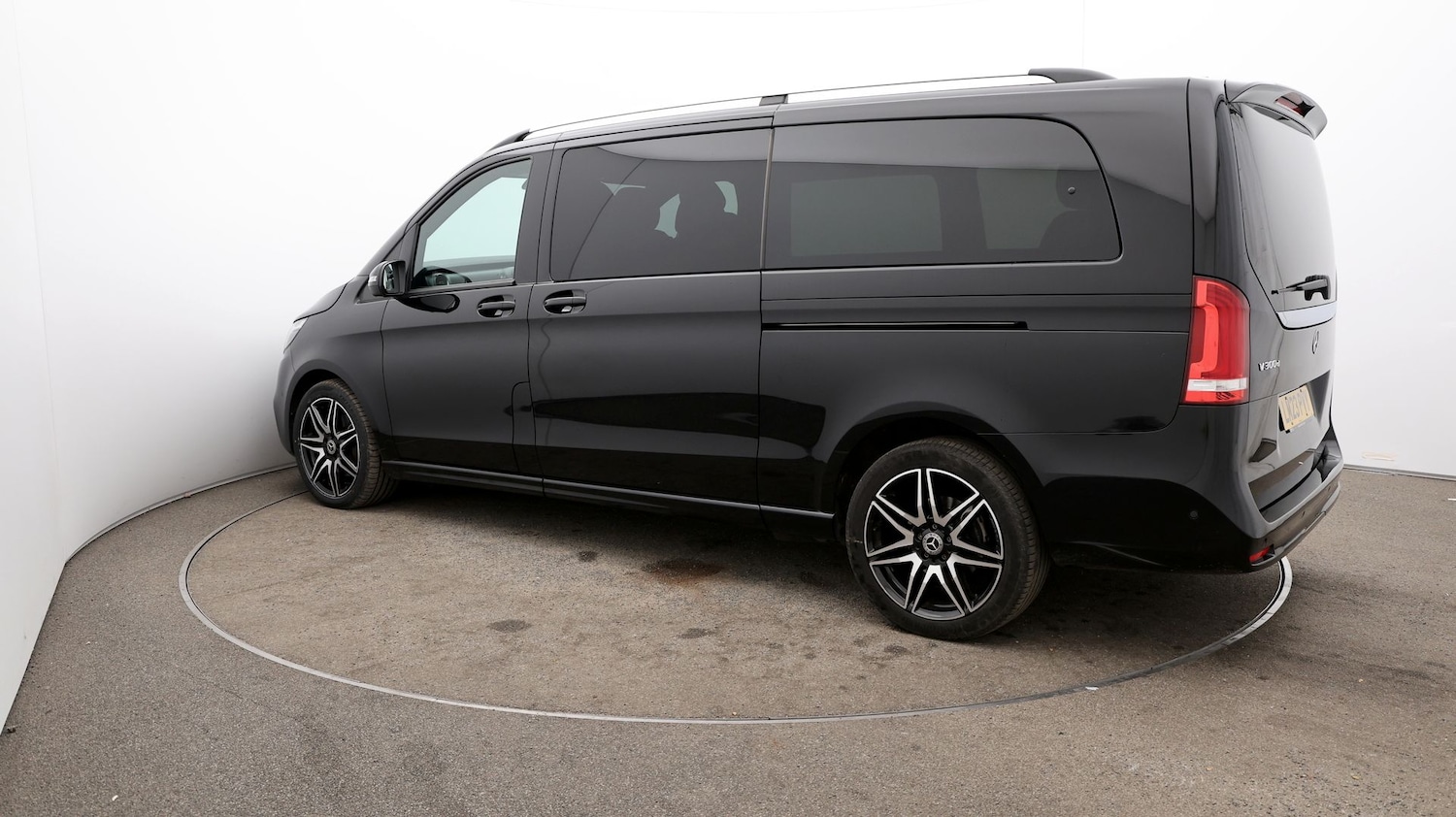 Used Mercedes-Benz V-Class 2023 for sale - 77071357: Photo 2