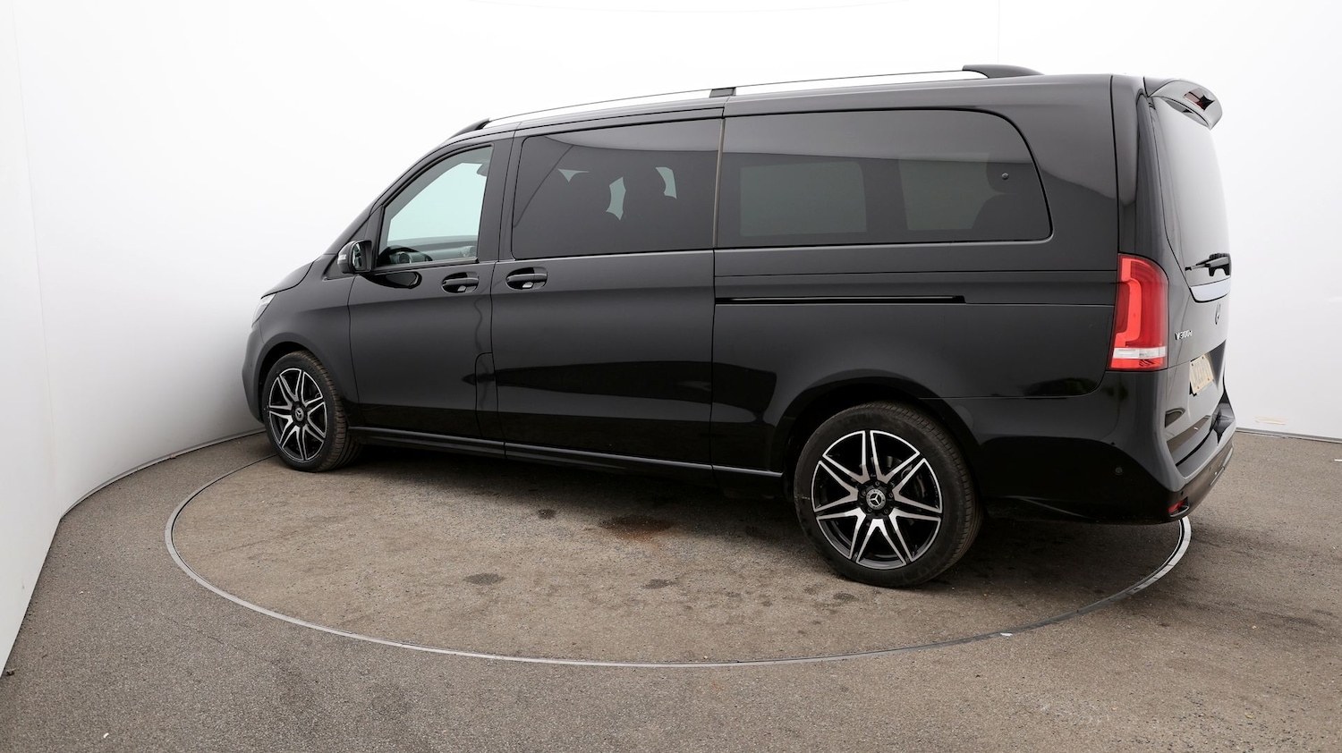 Used Mercedes-Benz V-Class 2023 for sale - 77071357: Photo 3