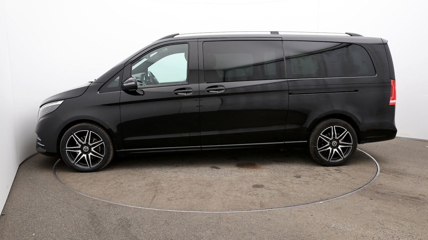 Used Mercedes-Benz V-Class 2023 for sale - 77071357: Photo 32