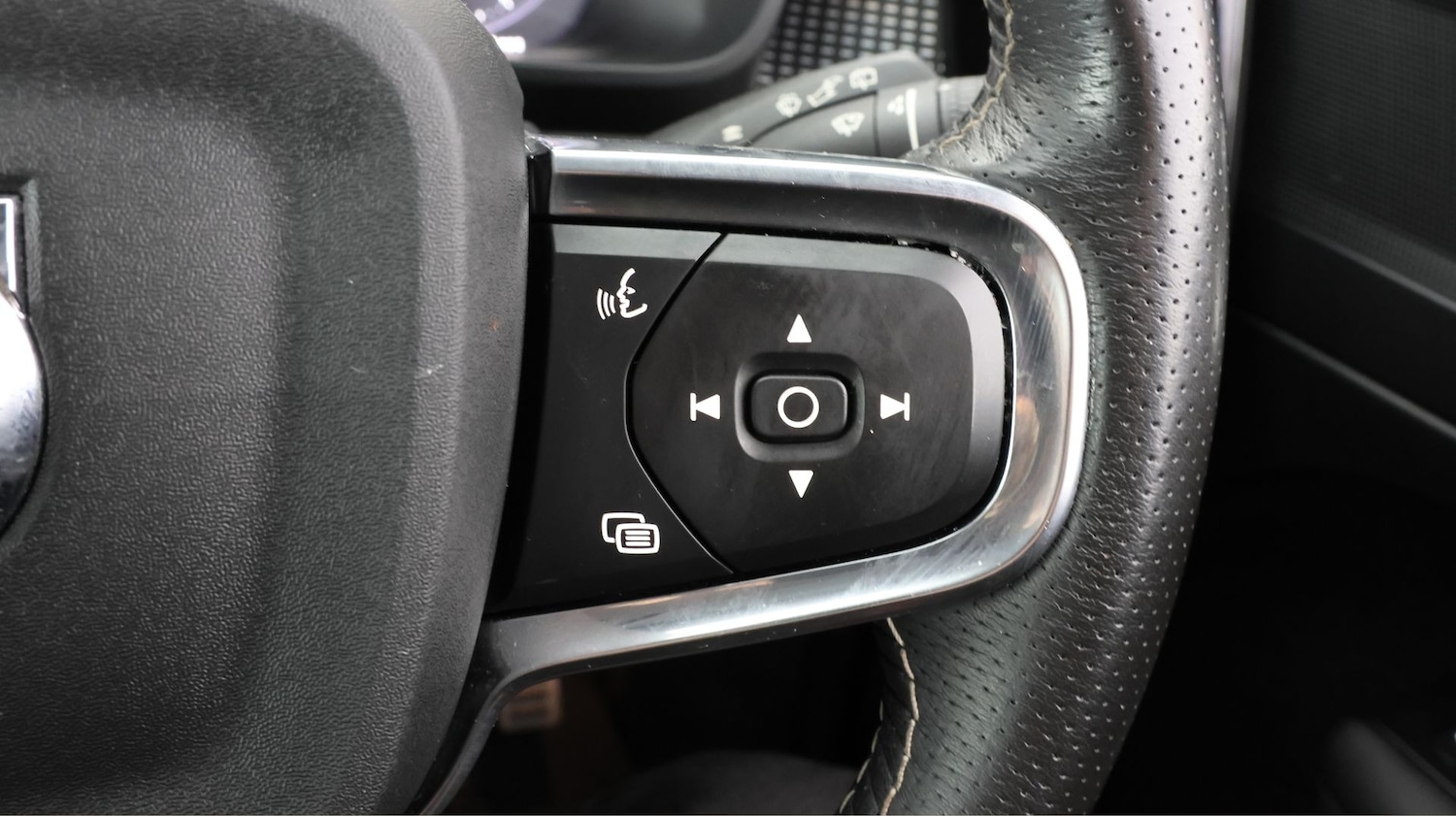 Used Volvo XC40 2021 for sale - 77630909: Photo 24