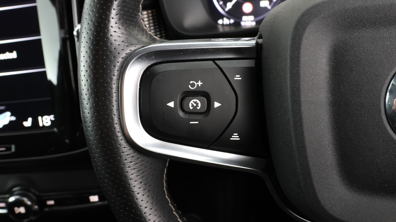 Used Volvo XC40 2021 for sale - 77630909: Photo 25