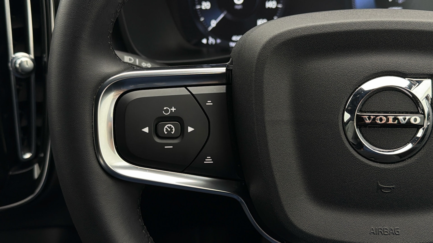 Used Volvo XC40 2023 for sale - 78040406: Photo 23