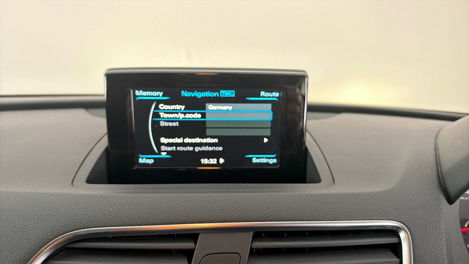 Used Audi Q3 2017 for sale - 77763282: Photo 11