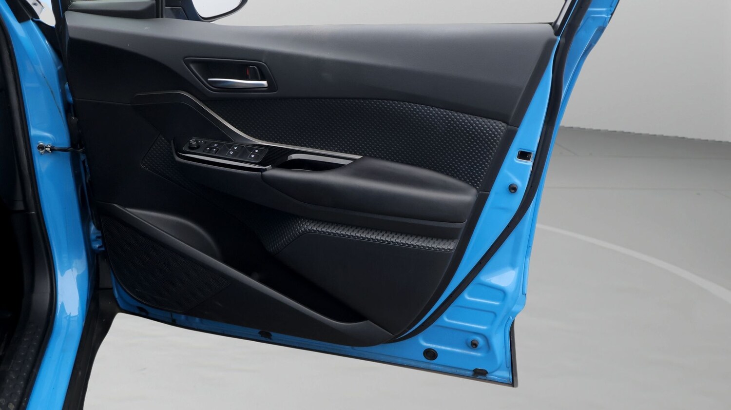 Used Toyota C-HR 2019 for sale - 77364135: Photo 15