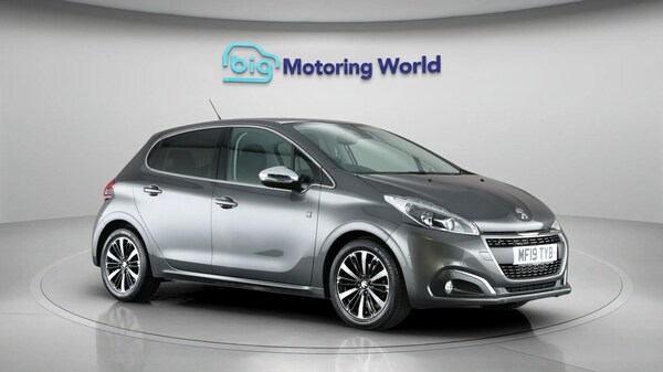 Used Peugeot 208 2019 for sale - 76314429: Photo 2