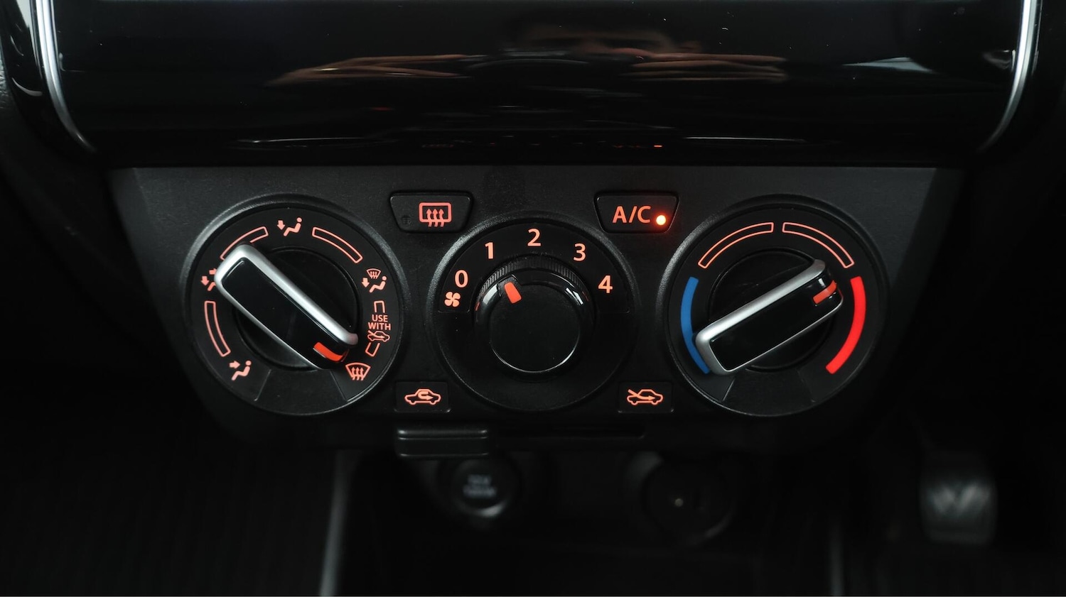 Used Suzuki Swift 2023 for sale - 76388666: Photo 12