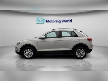 Used Volkswagen T-Roc 2023 for sale - 78835821: Photo