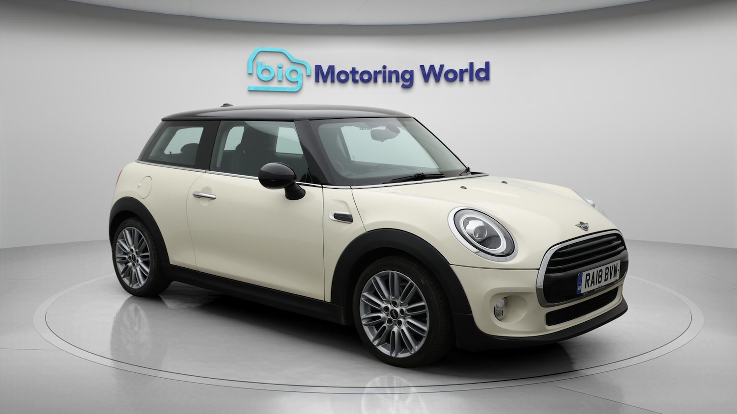 Used MINI Hatch 2018 for sale - 76431940: Photo 2