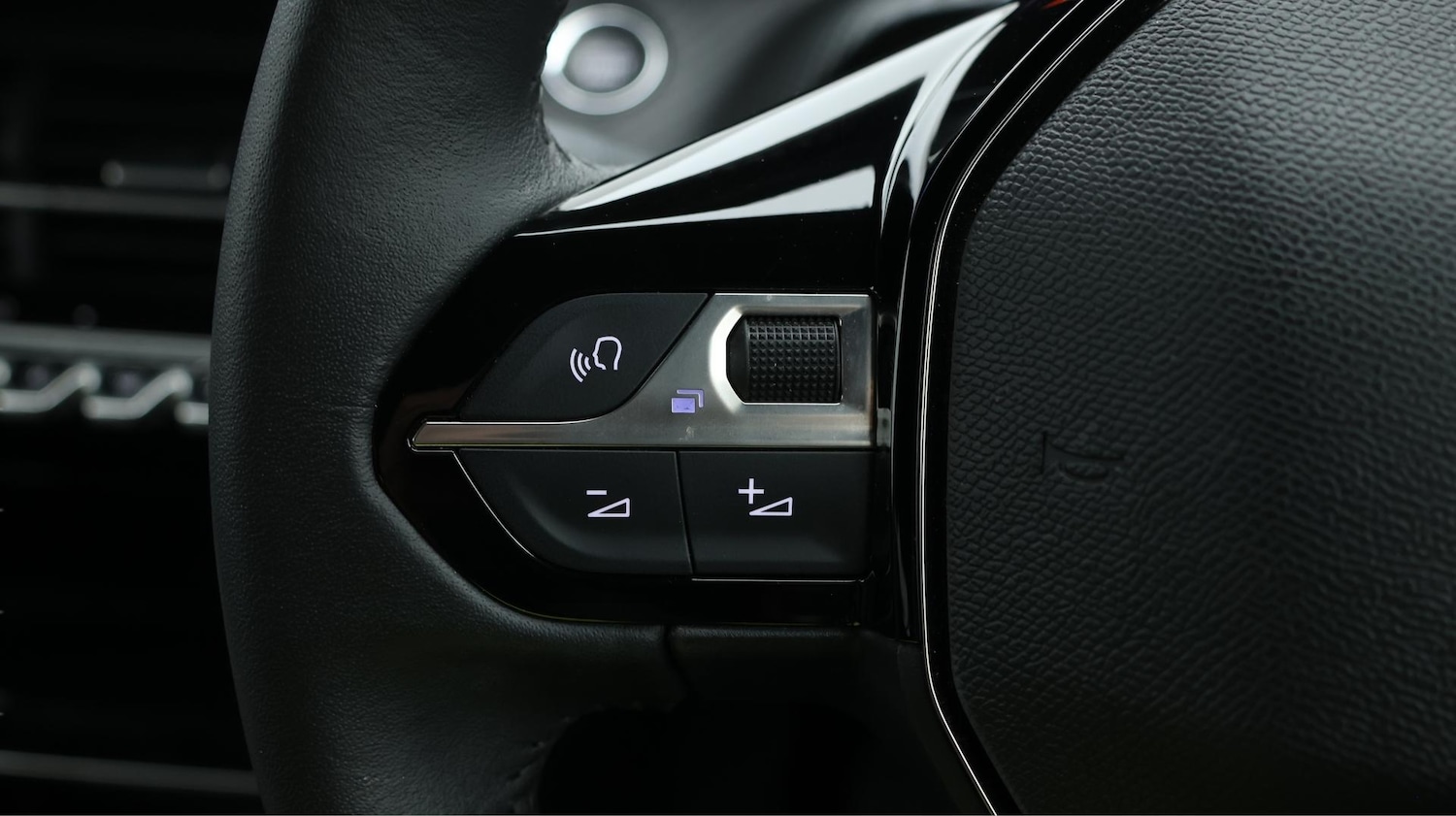 Used Peugeot 2008 2024 for sale - 76620171: Photo 24