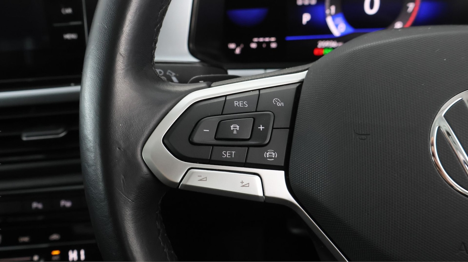 Used Volkswagen T-Roc 2023 for sale - 77846355: Photo 21