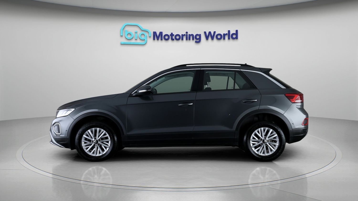 Used Volkswagen T-Roc 2023 for sale - 77846355: Photo 4