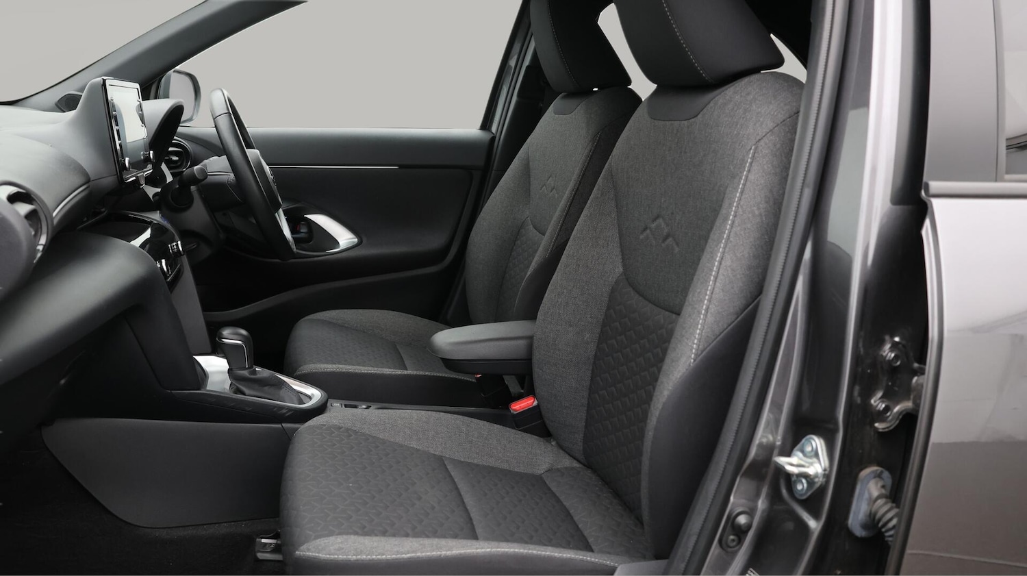 Used Toyota Yaris Cross 2023 for sale - 76715375: Photo 15