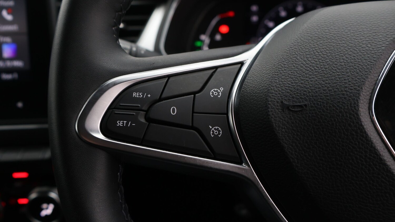 Used Renault Captur 2023 for sale - 77517361: Photo 24