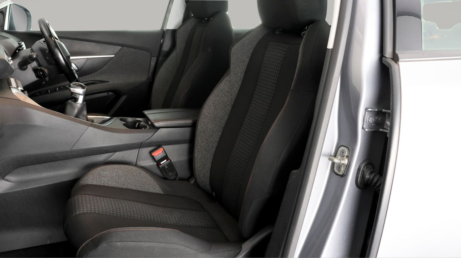 Used Peugeot 3008 2018 for sale - 77581012: Photo 13