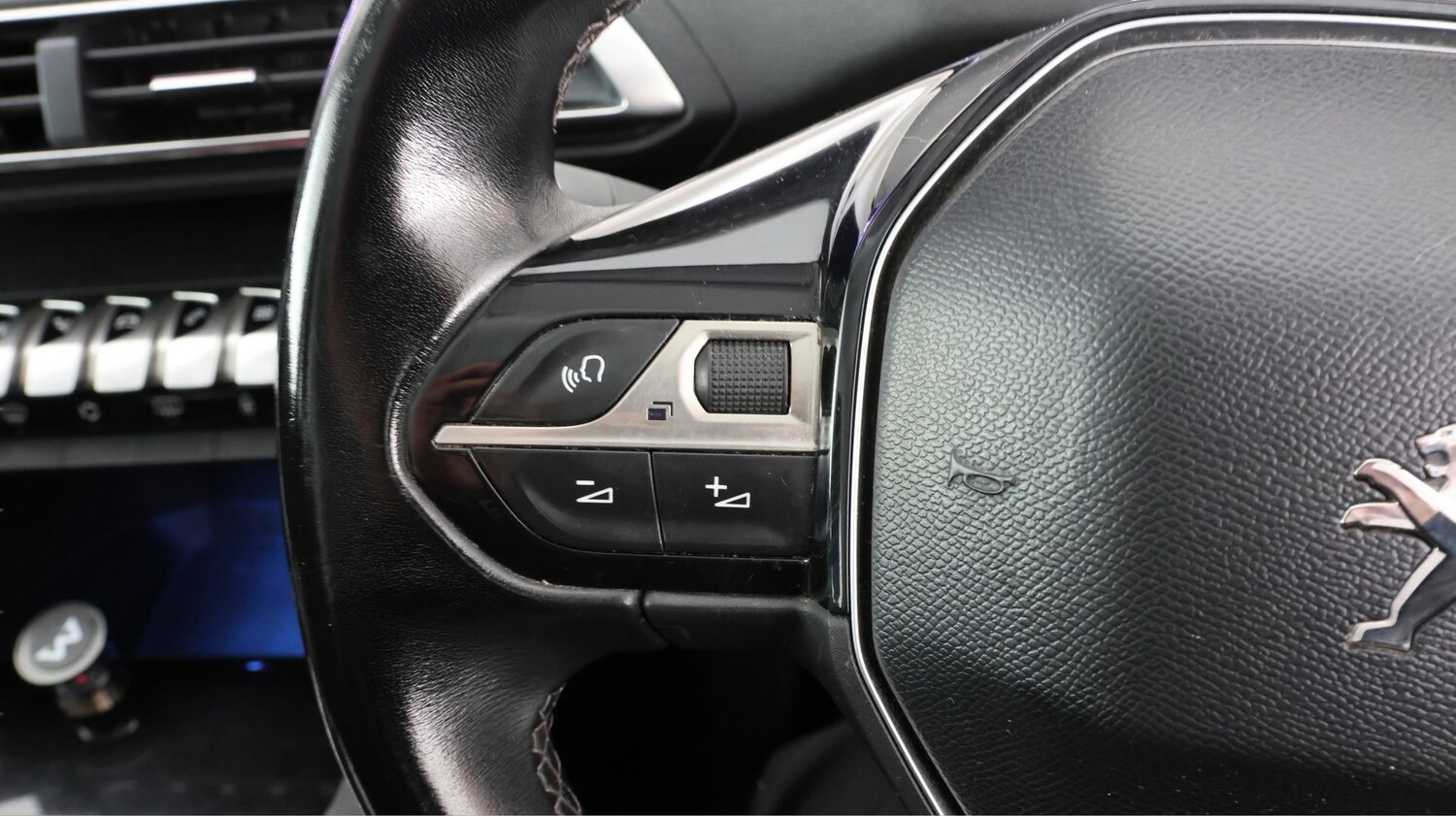 Used Peugeot 3008 2018 for sale - 77581012: Photo 19