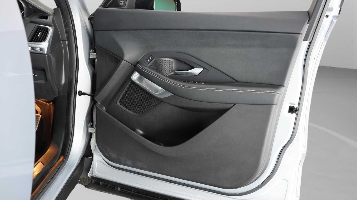 Used Jaguar E-Pace 2021 for sale - 76446772: Photo 16