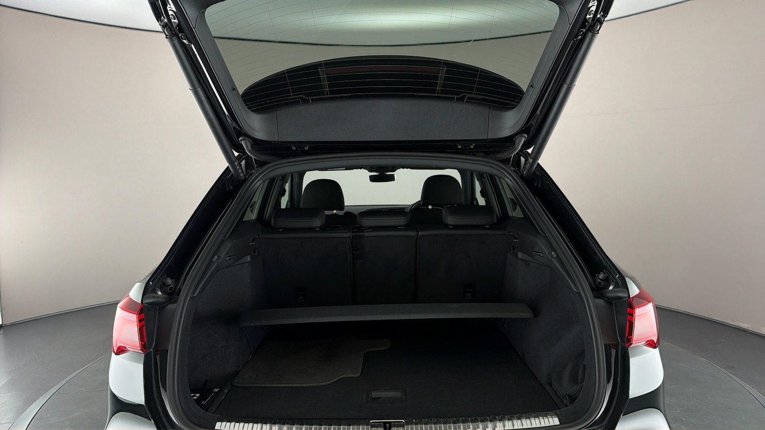 Used Audi Q3 2024 for sale - 77732648: Photo 17