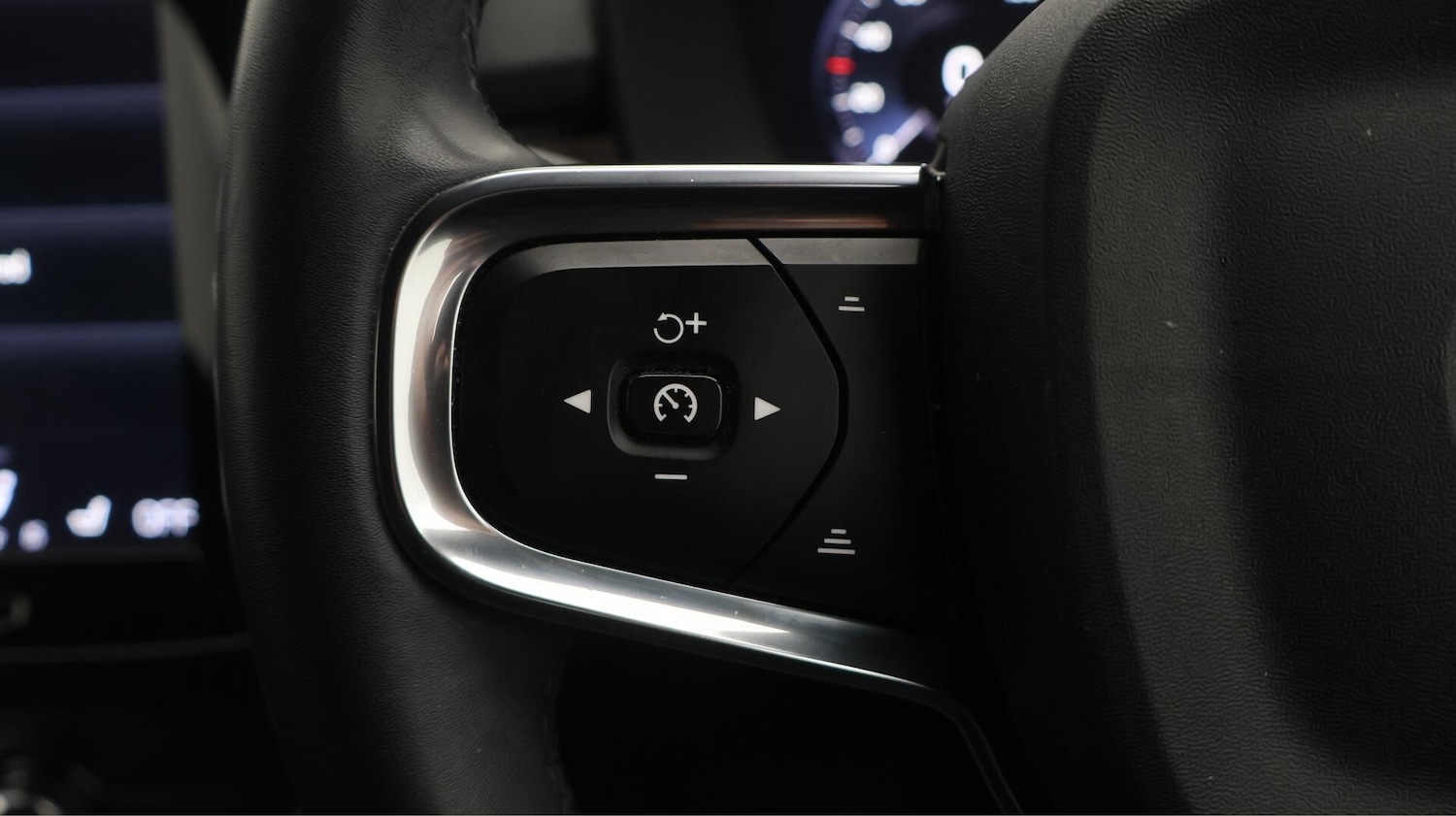 Used Volvo XC40 2022 for sale - 76380951: Photo 23