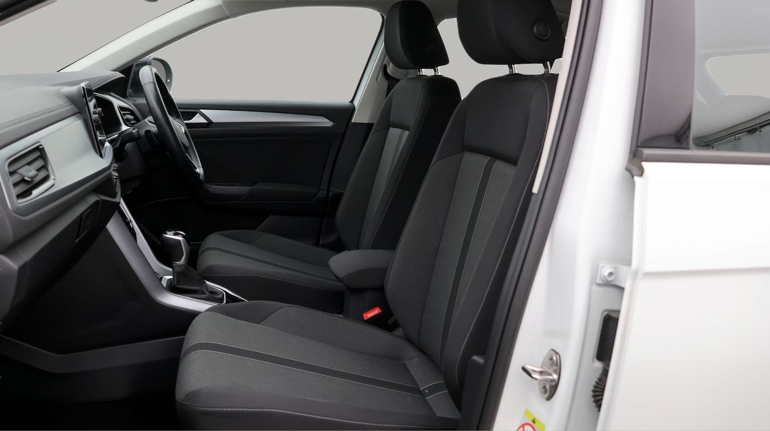 Used Volkswagen T-Roc 2023 for sale - 77378316: Photo 14